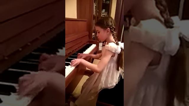 П.И. Чайковский Хор. В церкви. Исполнитель Екатерина Юнилайнен. смотреть онлайн