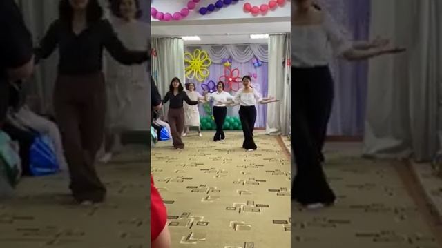 флешмоб родителей выпускников детского сада 20 г.Элиста, 4группа Эрвякя смотреть онлайн