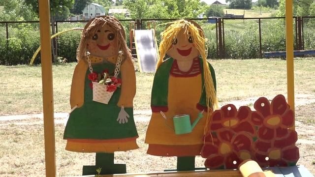 В районе выбирают самую лучшую игровую площадку.