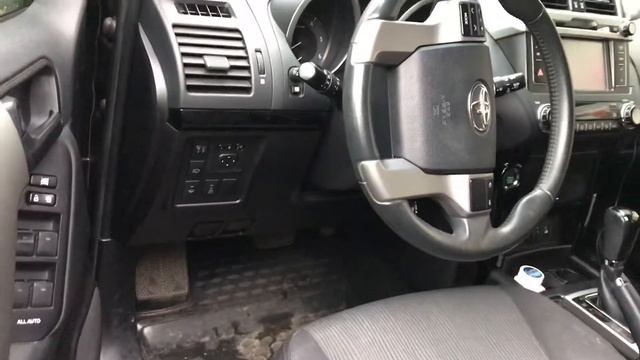 На Toyota Prado150 горит датчик давления шин.