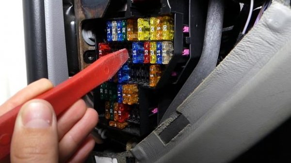 PORSCHE CAYENNE TRANSFER CASE FUSE LOCATION REPLACEMENT