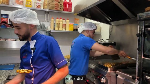 An elegant young man uses the English language to present the dishes being prepared смотреть онлайн