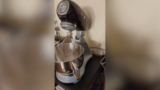 Миксер Smeg SMF02