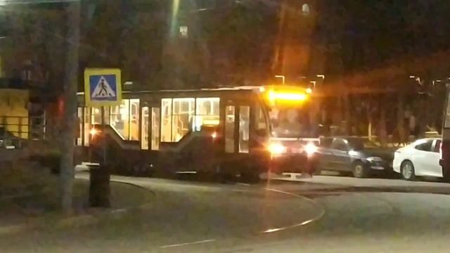 Трамвайный "парад" на 2 маршруте. 5 моделей трамваев на одном маршруте! смотреть онлайн