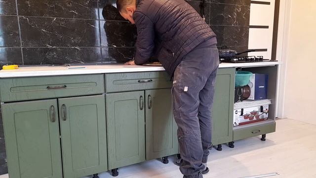 УСТАНОВКА мебельного уголка на столешницу.