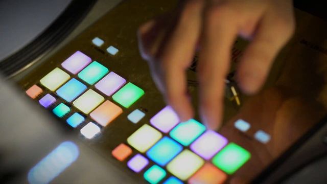 DJ Throdown taking VirtualDJ 2020 for a spin смотреть онлайн