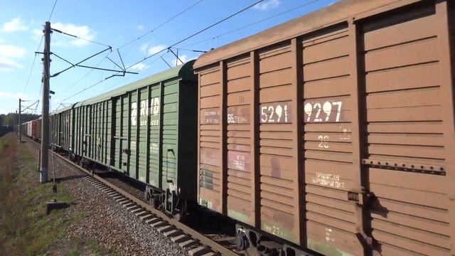 Электровоз ВЛ80С-2715 с грузовым поездом смотреть онлайн