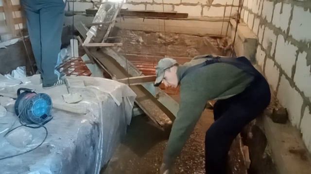 Бассейн в доме день 10 заливка донной плиты смотреть онлайн