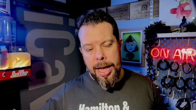 MacBook ULTRA & Apple Watch Air?? Apple Going LIGHT! смотреть онлайн