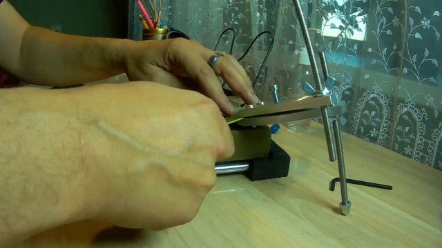 Тренирую левую руку))))) Точилкой - "Костыль" смотреть онлайн