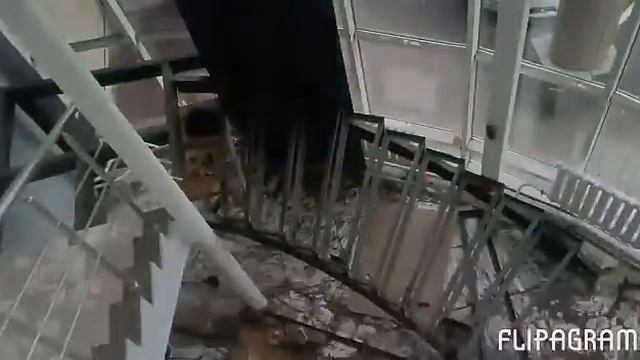 Дугообразная металлическая лестница по плитку смотреть онлайн