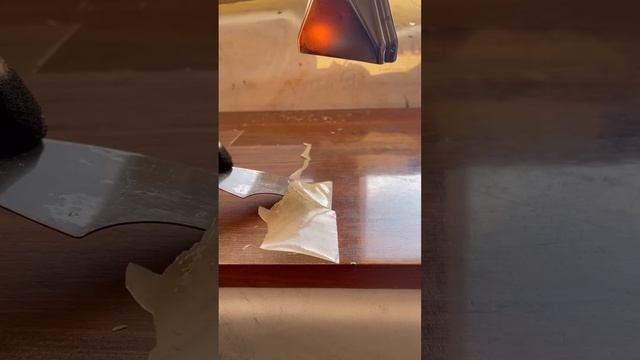 Снятие полиэфирного лака с помощью фена \ Removing polyester varnish with a dryer смотреть онлайн