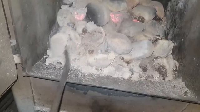 Угольные топливные брикеты 12 часов спустя. смотреть онлайн