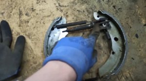 Замена задних колодок Поло седан. Блокировка Ютуба. Мёртвые ступичные подшипники.