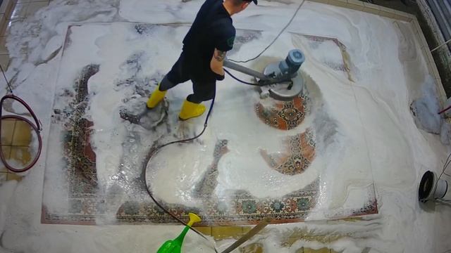 Washing on both sides was indispensable: how much dirt can accumulate in a carpet over the years! смотреть онлайн