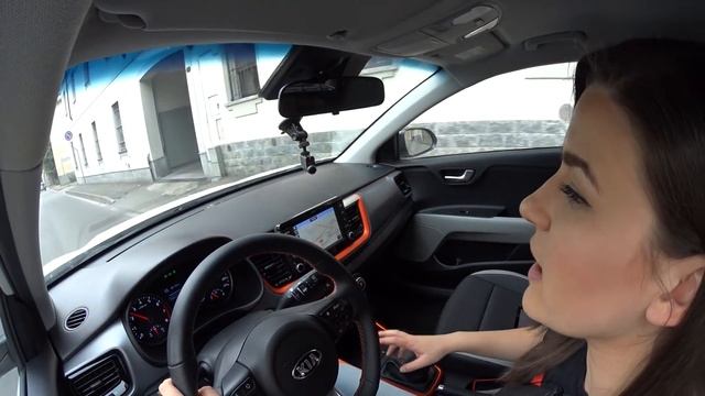 Com'è Kia Stonic? Piccola, muscolosa ed essenziale смотреть онлайн