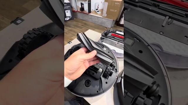 Отличия уборочных блоков и щёток на роботе пылесосе. смотреть онлайн