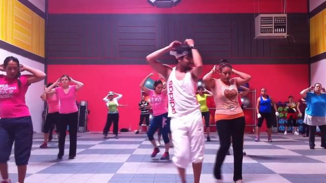 Eres lo que mas (bachata)Zumba, coreografia. Emilio Casas Fitness Instructor México. смотреть онлайн