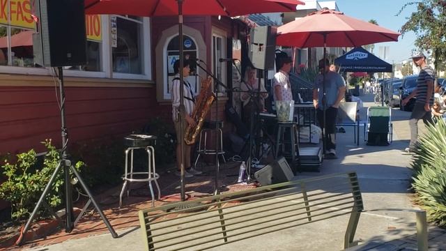 Hermosa Beach Java Man Jam: Bari Sax смотреть онлайн