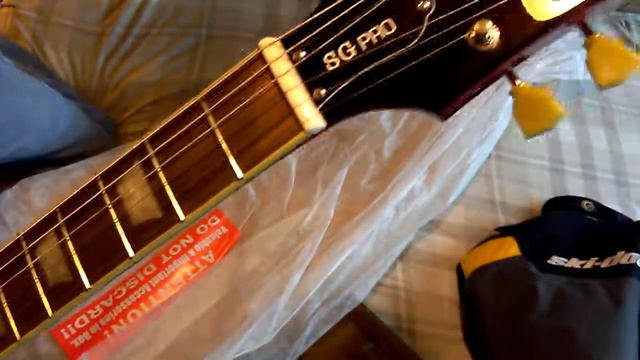 2019 Epiphone SG 400 Pro Unboxing! смотреть онлайн