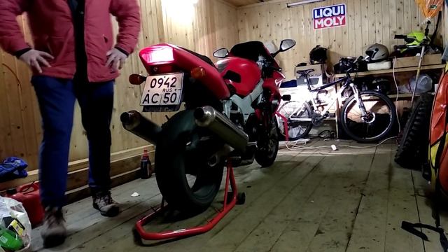 honda vtr 1000 firestorm . Cold winter start. Литр по цене четырехсотки. Часть 1 . смотреть онлайн