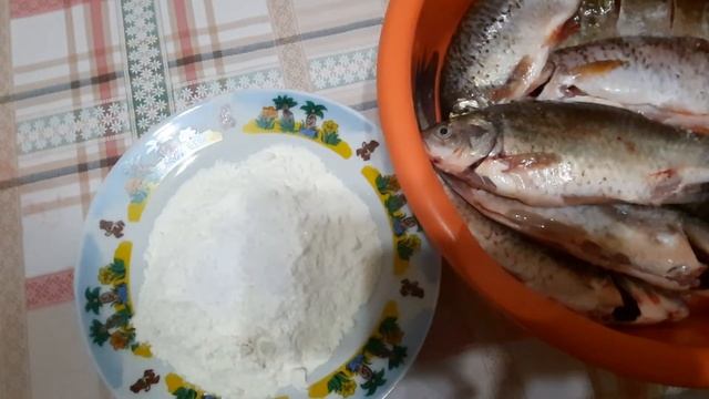 Жареная рыба на сковороде "Карась" смотреть онлайн