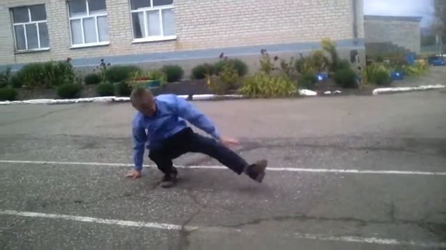 Мальчик 11 лет, танцует брекданс. смотреть онлайн