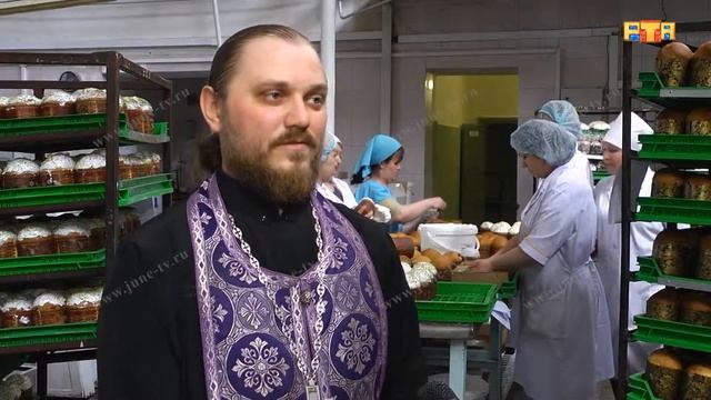 В Междуреченске осветили производство пасхальных куличей смотреть онлайн