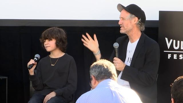 Mike Mills and Woody Norman at Vulture Festival смотреть онлайн