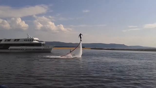 Выставка яхт в Тольятти. Полет на реактивной доске смотреть онлайн