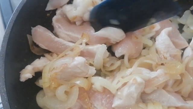 КУРИНАЯ ГРУДКА С ШАМПИНЬОНАМИ В СОУСЕ. ОЧЕНЬ ВКУСНЫЙ УЖИН. смотреть онлайн