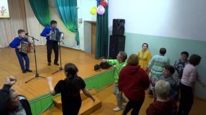 Марийский танец. Радуют Отец и сын Петраевы. Видео Хайбуллина Василия.