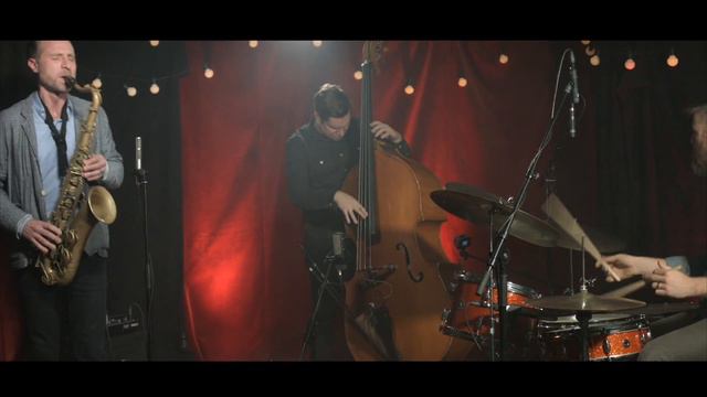 JASKA LUKKARINEN TRIO // Roger смотреть онлайн
