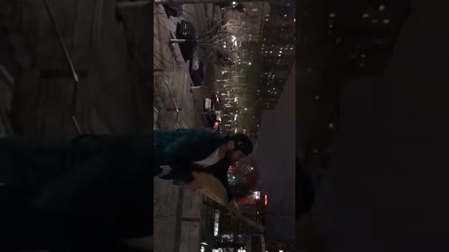 Поёт красиво на пандуре 