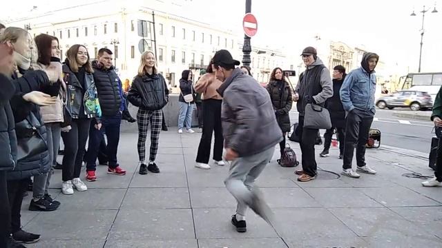 УЛИЧНЫЕ МУЗЫКАНТЫ СПб,гр.АЙДАХО(25) 28.04.23. смотреть онлайн