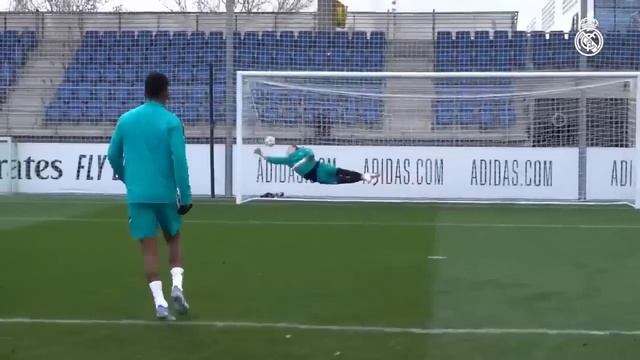 Тренировка ударов ФК Реал Мадрид смотреть онлайн