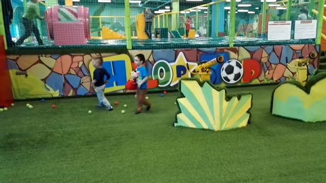 Тасин День рождения Хлоп Топ смотреть онлайн