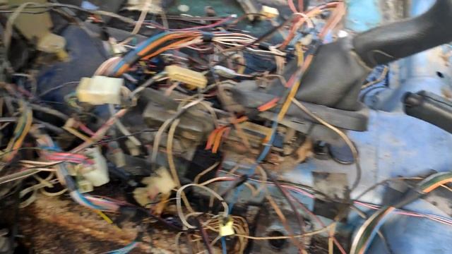 Разъем под ногами ВАЗ 2110-2112 смотреть онлайн