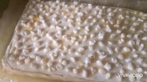 Пирог с яблочным джемом из слоёного бездрожжевого теста.