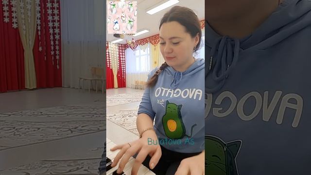#занимаемсядомасАлёнойСергеевной#играемвсейсемьёй#зайчикиилисичка#детскийсад#повторялочка#пойтедетя смотреть онлайн