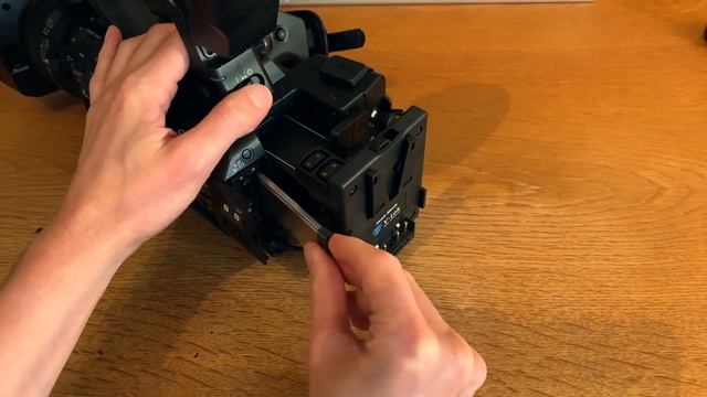 Modifying the Hawk-Woods VLM-Z28 v-lock battery adaptor for the Sony PXW-Z280 camera смотреть онлайн