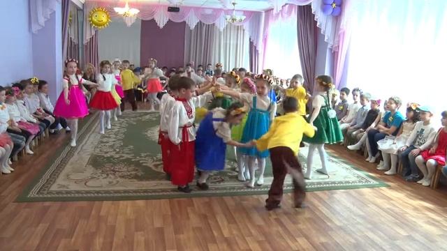 Хоровод подготовительной 2 группы «Всезнайки» смотреть онлайн