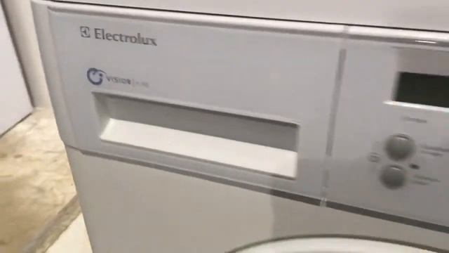 Стиральная машина Electrolux EWS1050 смотреть онлайн