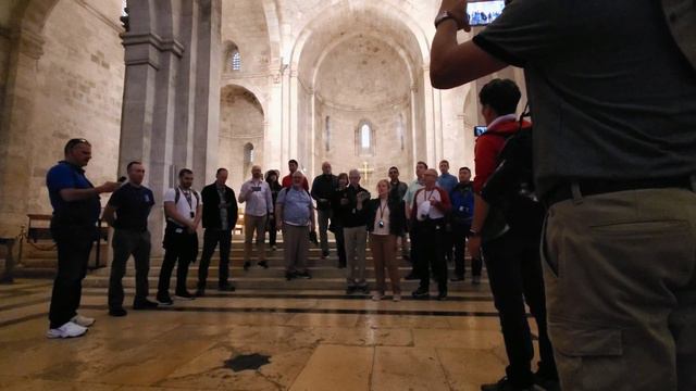 Kentucky Tennessee Conference pastors singing in St. Anne's Church in Old Jerusalem смотреть онлайн