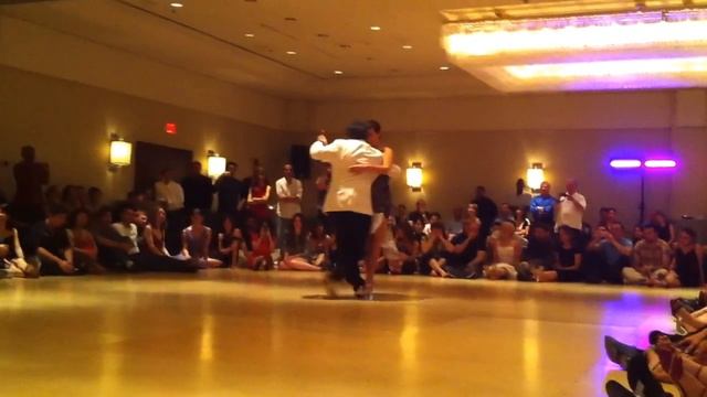 Julio Balmaceda & Cecilia Gonzales -Milonga- Chicago Tango Week 2011 смотреть онлайн