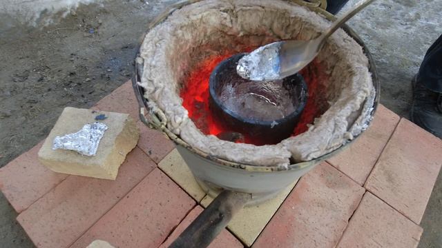 Плавка Алюминия В Домашних Условиях. Aluminum Melting. Литье Алюминия. АСМР. Цветной Металл. смотреть онлайн