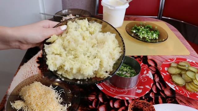 САЛАТ С ПЕЧЕНЬЮ ТРЕСКИ. Ну, оОчень вкусно! смотреть онлайн