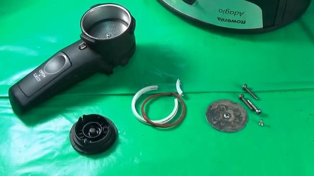 Ремонт уплотнителя в кофеварке Rowenta смотреть онлайн