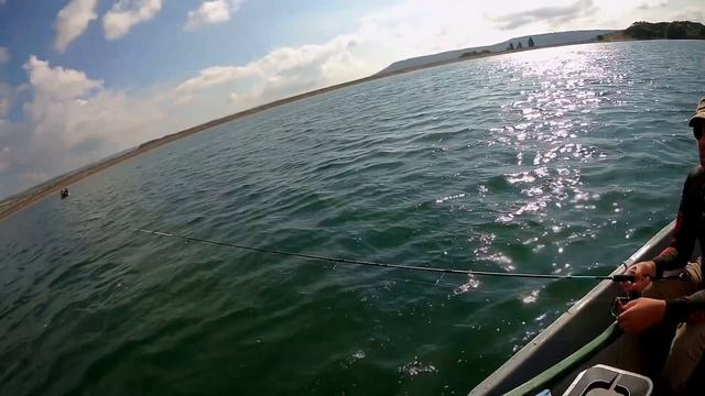 Рыбалка в Крыму. Бахчисарайское водохранилище. Бешеный клёв окуней в июне! смотреть онлайн