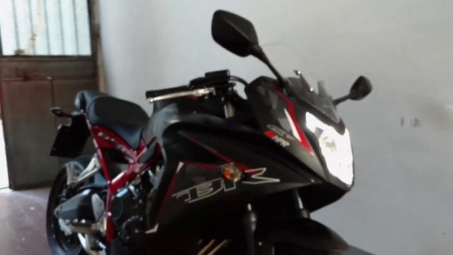 Inizia una nuova avventura! Honda CBR650F ! смотреть онлайн
